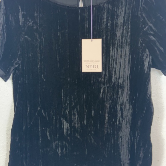 New NWT NYDJ Textured Velvet Short Sleeve Top Small - Picture 5 of 11
